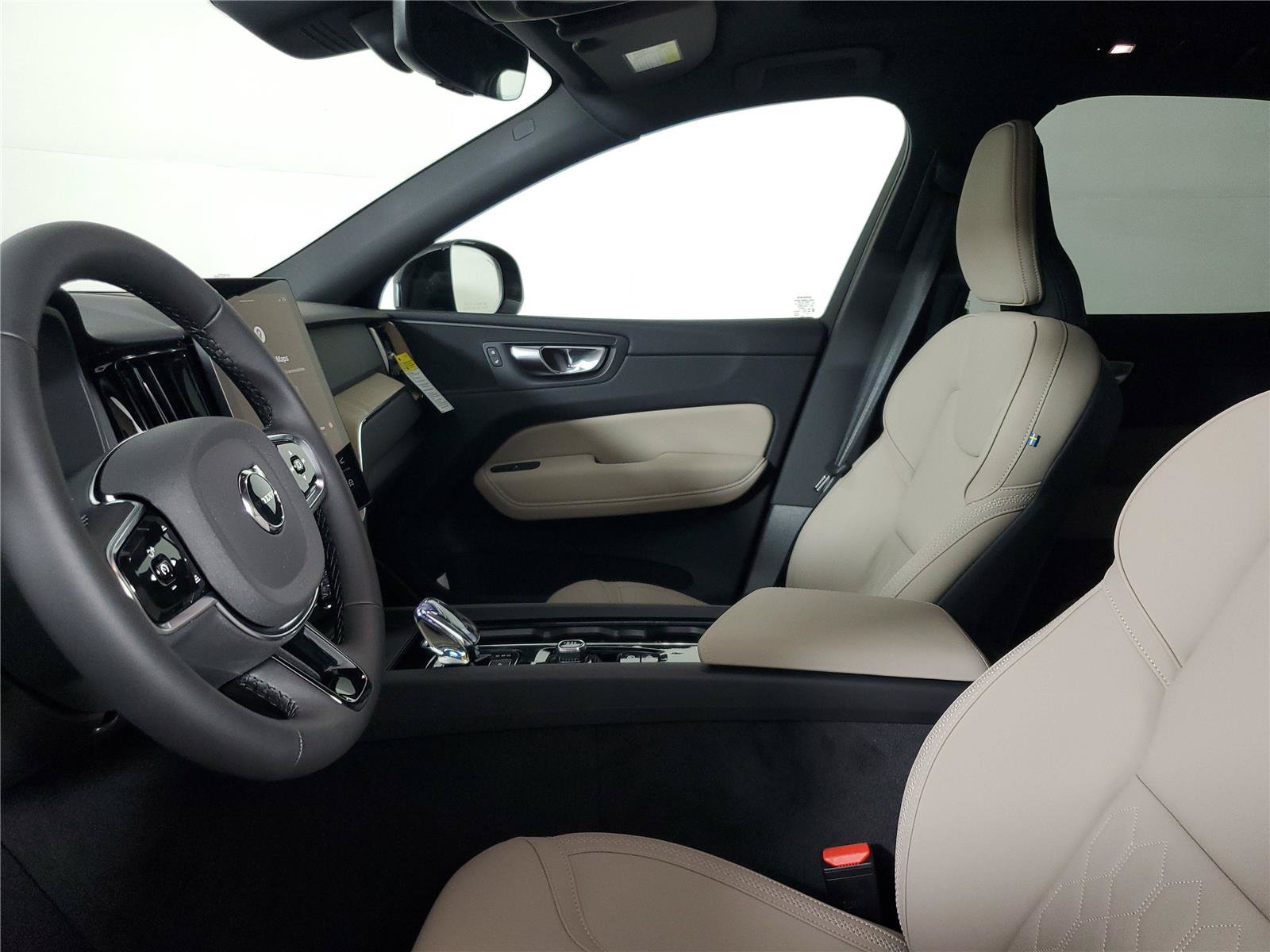 New 2026 Volvo XC60 B5 Plus w/ Protection Package Premier AWD/4WD image 22