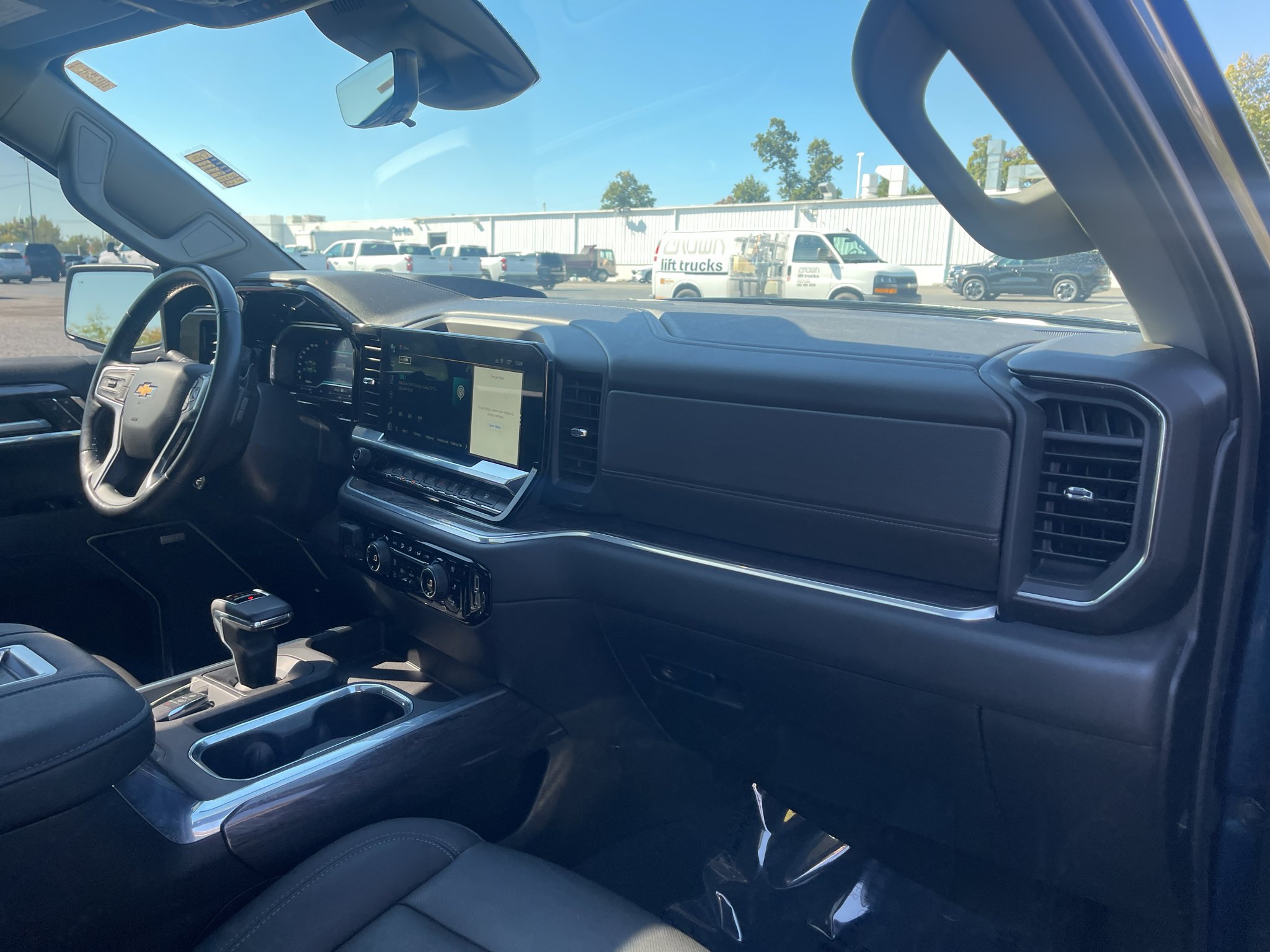 Used 2022 Chevrolet Silverado 1500 LTZ w/ LTZ Premium Package AWD/4WD image 30