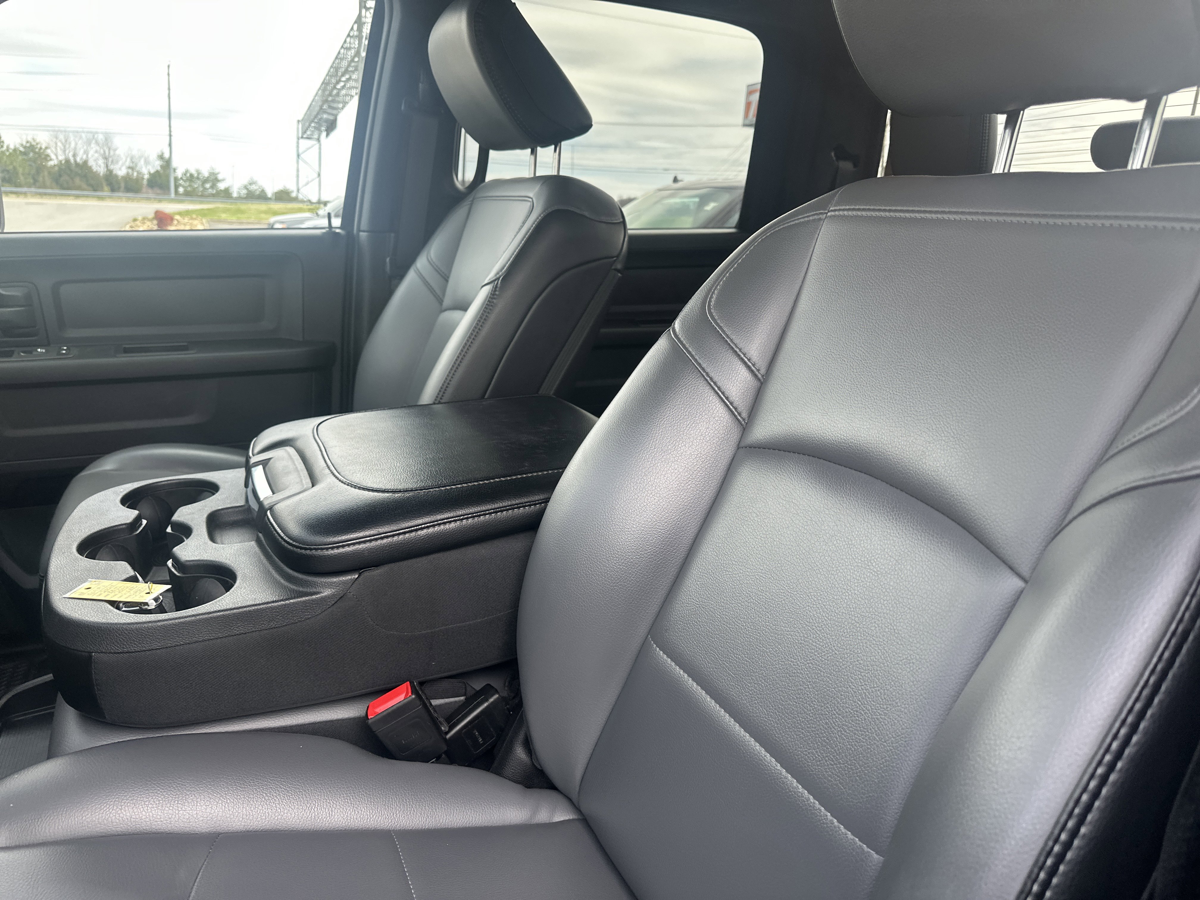 Used 2024 RAM 2500 Tradesman w/ Chrome Appearance Group AWD/4WD image 17