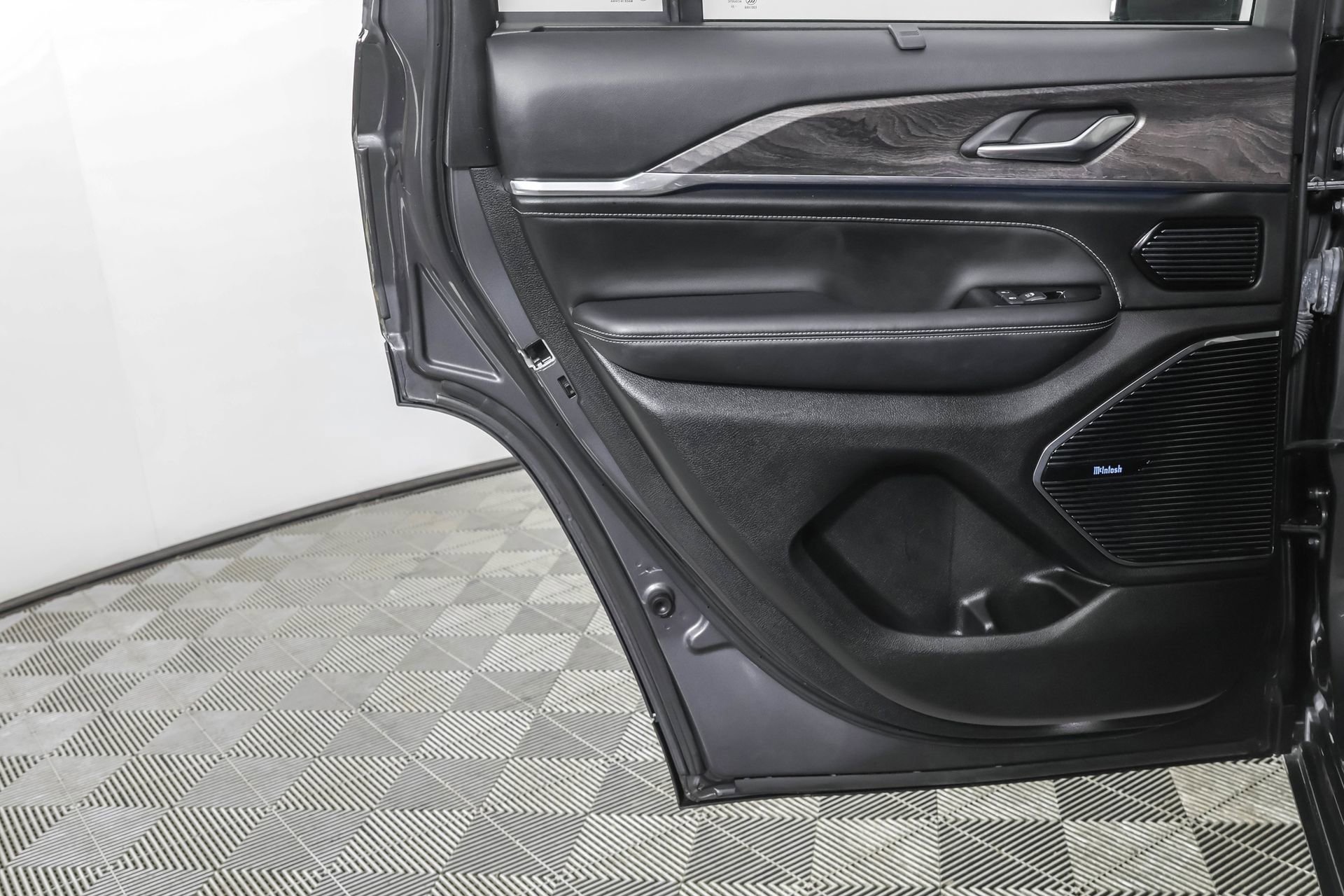 Used 2022 Jeep Grand Cherokee Overland w/ Luxury Tech Group IV image 42