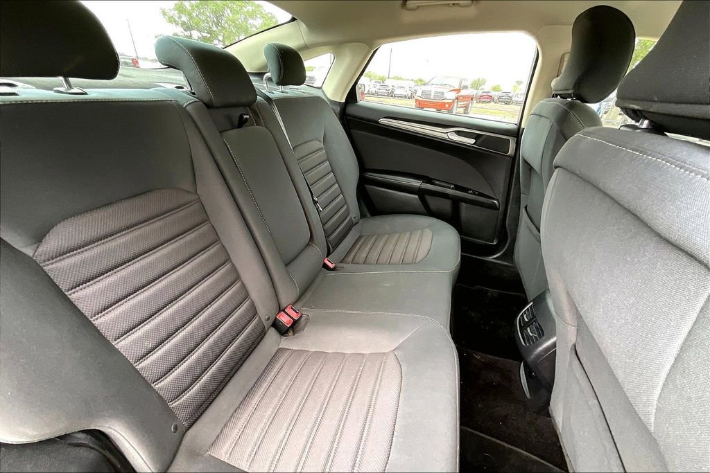 Used 2017 Ford Fusion SE w/ Fusion SE Technology Package FWD image 22