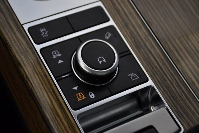 Used 2019 Land Rover Range Rover image 13