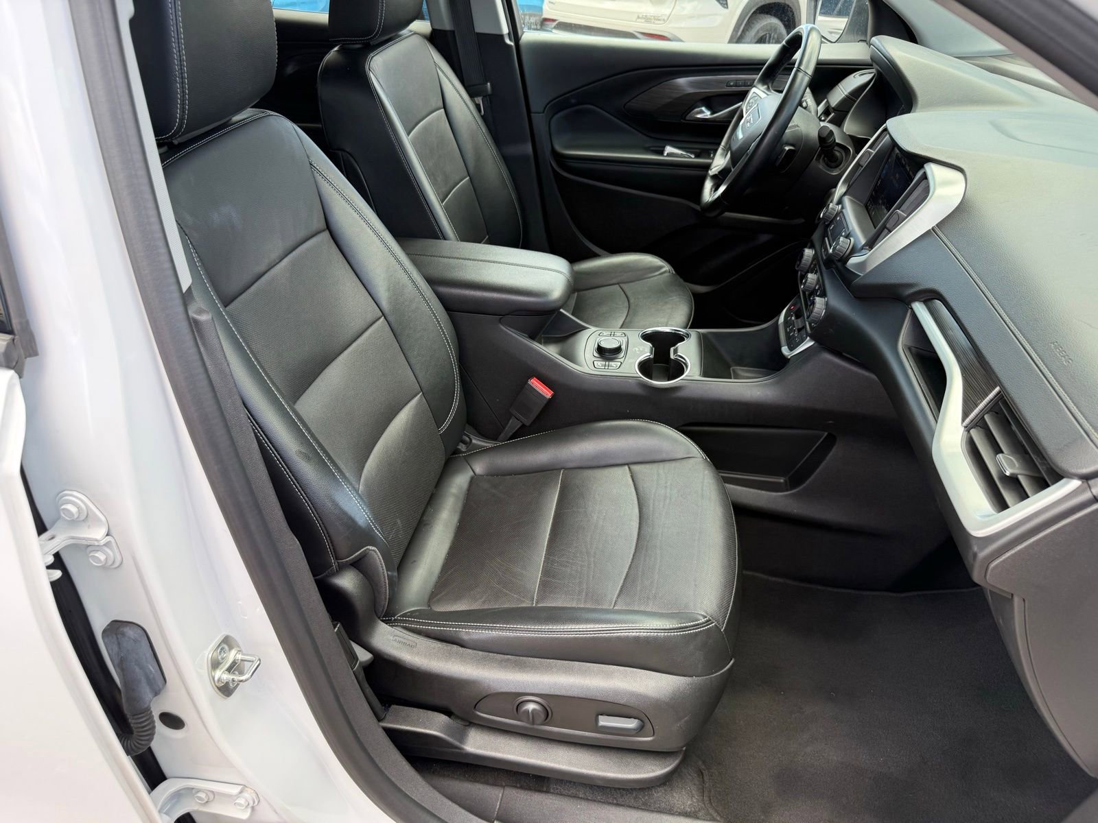 Used 2024 GMC Terrain SLT AWD/4WD image 33