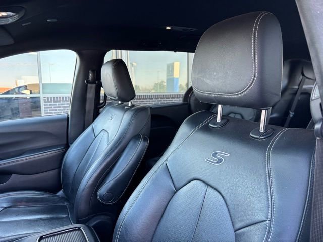 Used 2021 Chrysler Pacifica Touring-L w/ S Appearance Package image 11