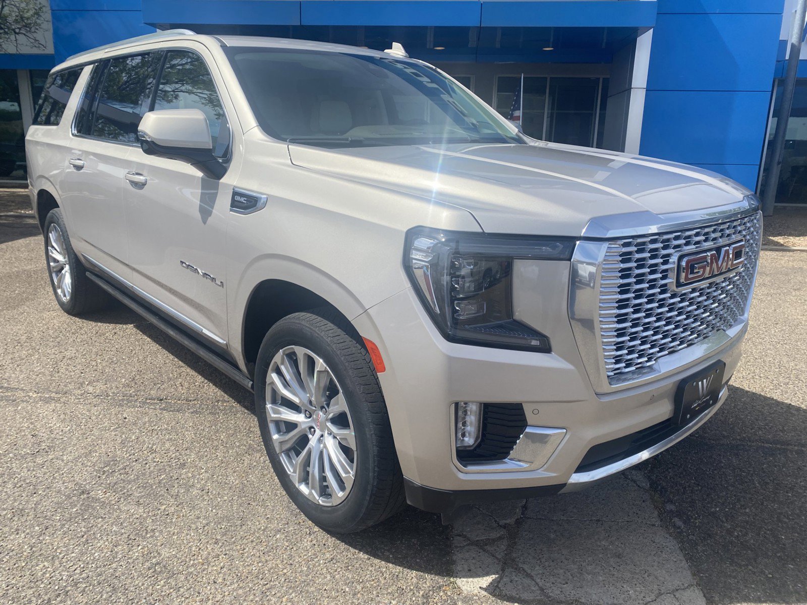 Used 2022 GMC Yukon XL Denali RWD image 2