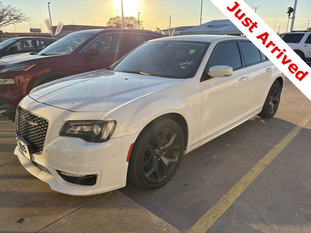 Used 2022 Chrysler 300 Touring L image 1