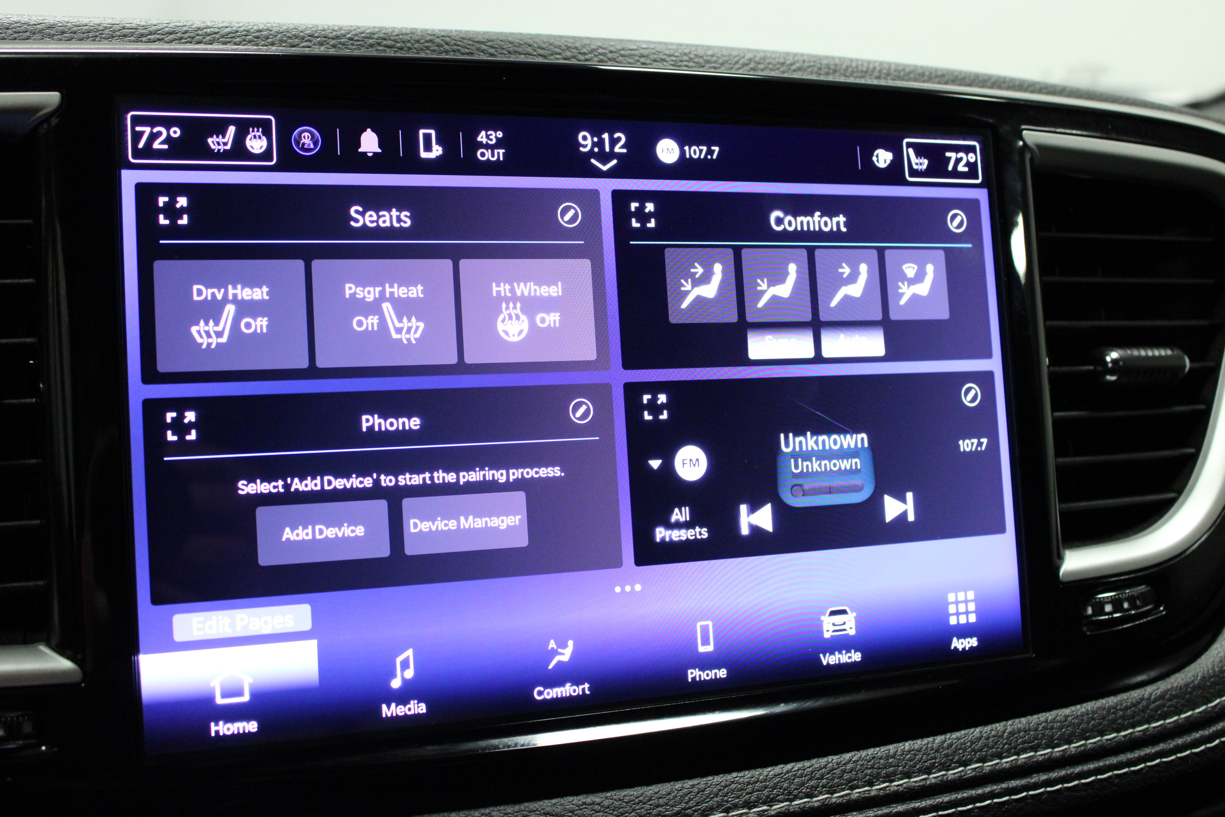 Used 2025 Chrysler Pacifica Select image 25