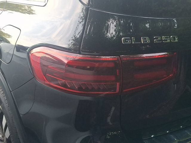 Used 2025 Mercedes-Benz GLB 250 4MATIC image 10