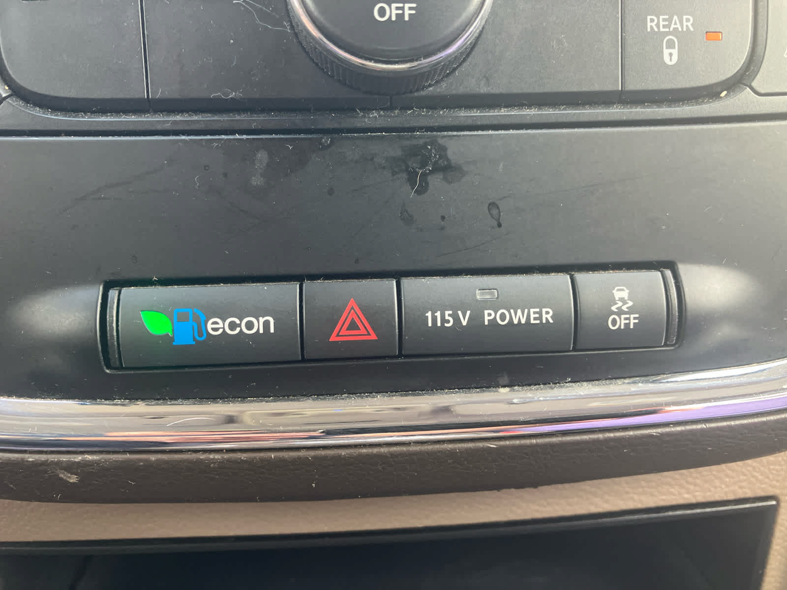 Used 2013 Chrysler Town & Country Touring FWD image 24