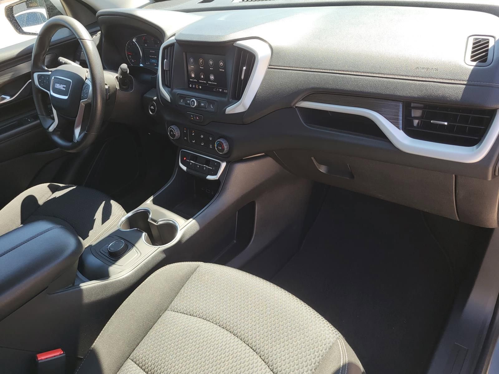 Used 2024 GMC Terrain SLE image 8