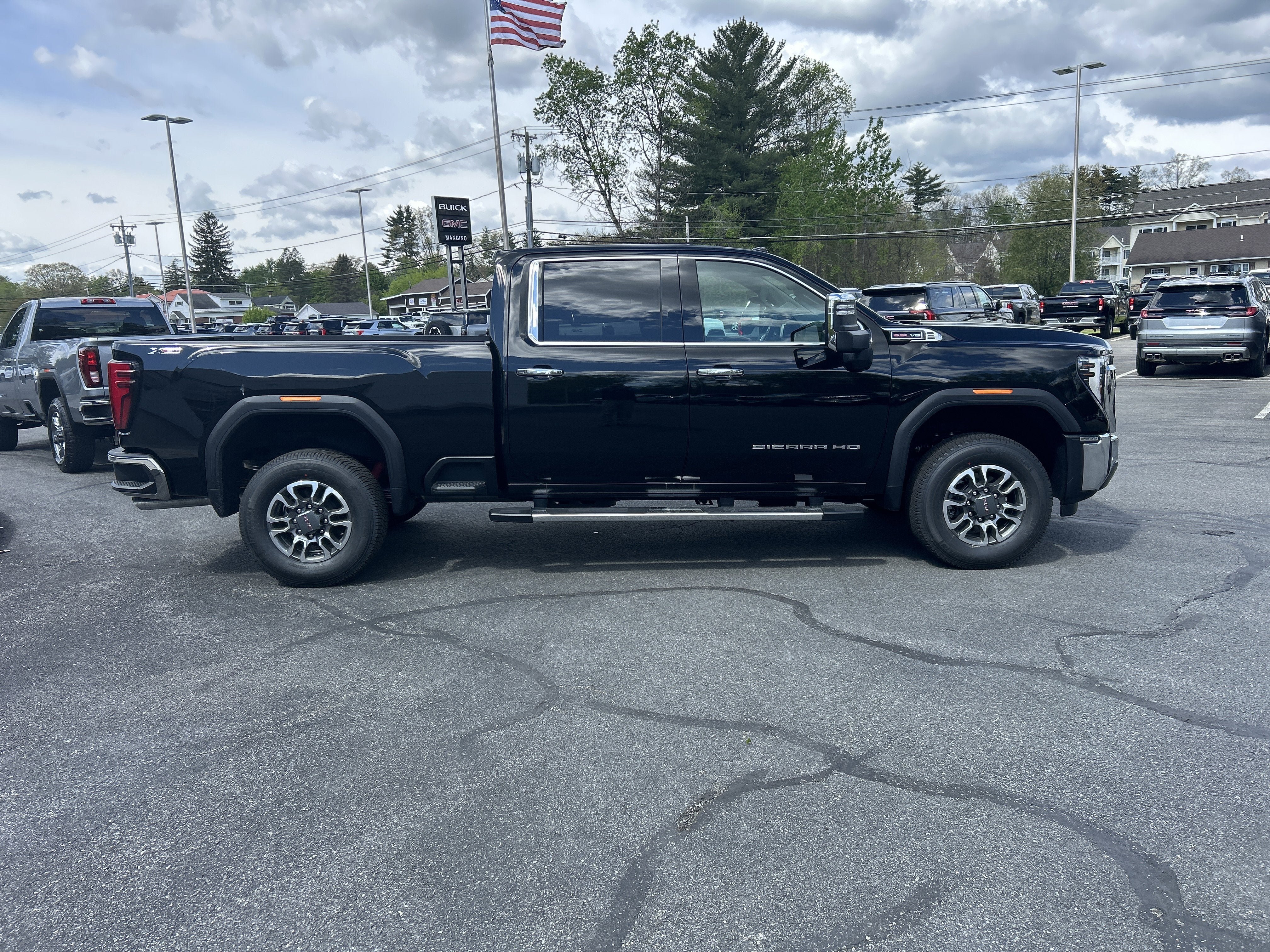New 2026 GMC Sierra 2500 SLT w/ SLT Premium Package AWD/4WD image 13