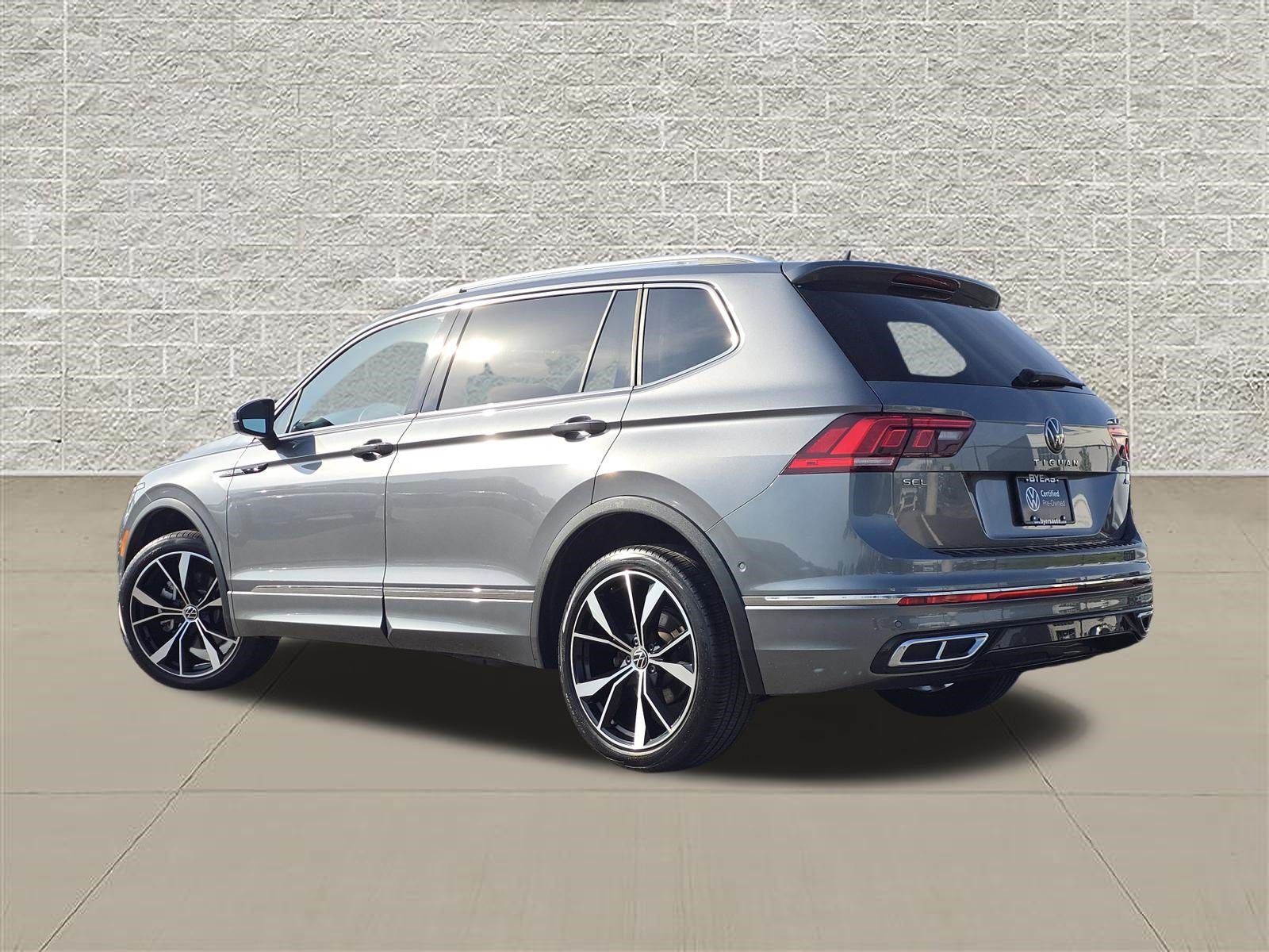 Certified 2023 Volkswagen Tiguan SEL R-Line AWD/4WD image 5