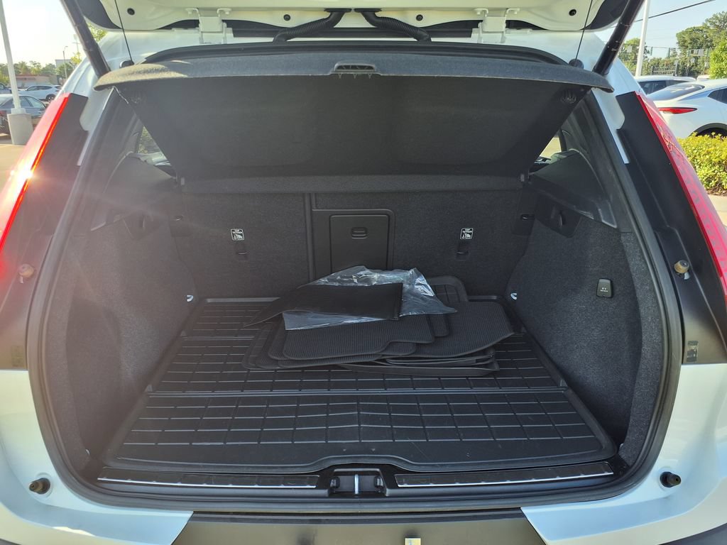 Certified 2023 Volvo XC40 B4 Plus w/ Climate Package FWD image 11