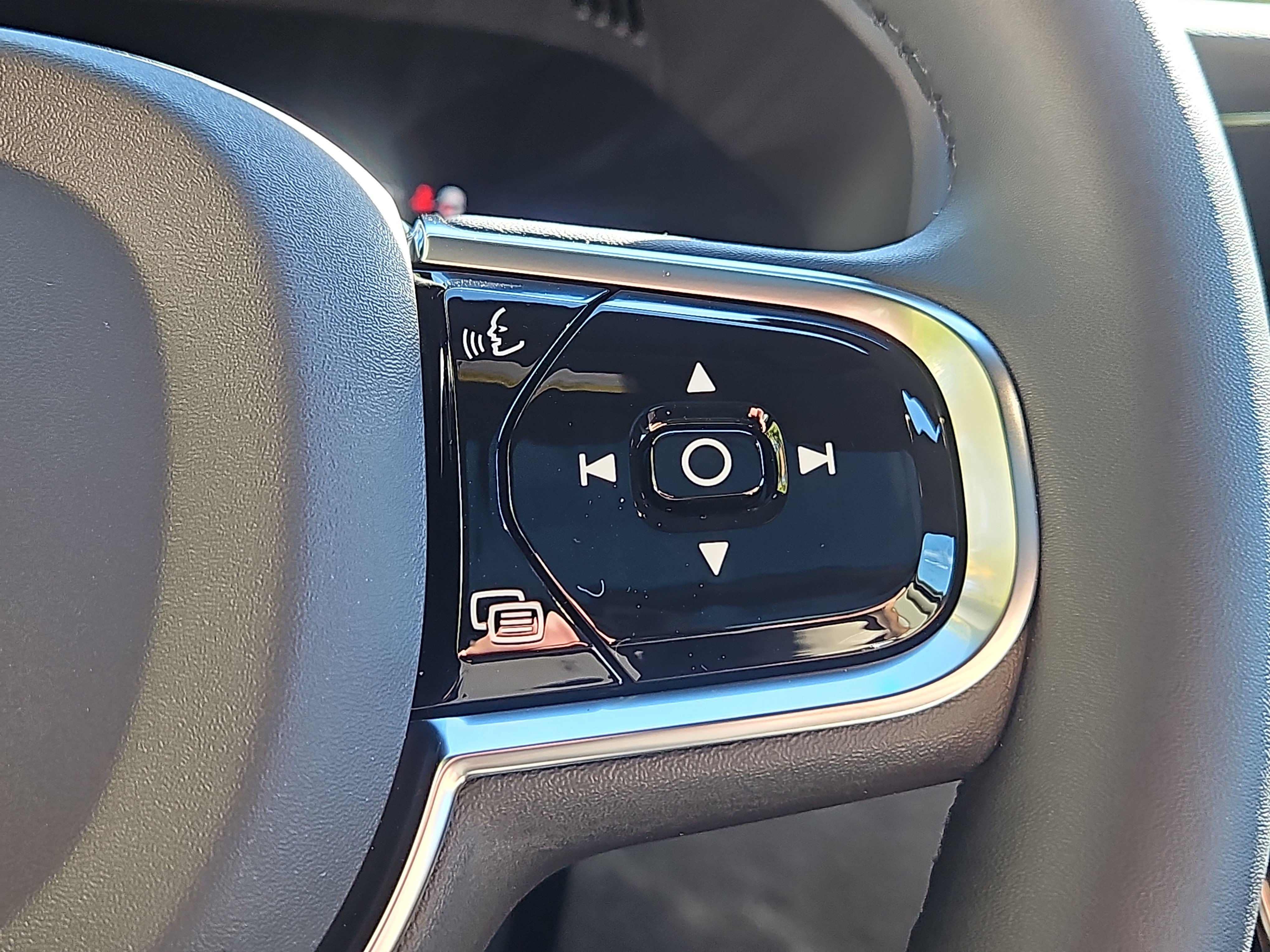 New 2027 Volvo XC60 B5 Core AWD/4WD image 16
