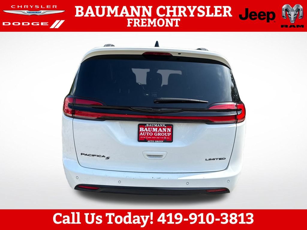 Used 2025 Chrysler Pacifica Limited FWD image 5