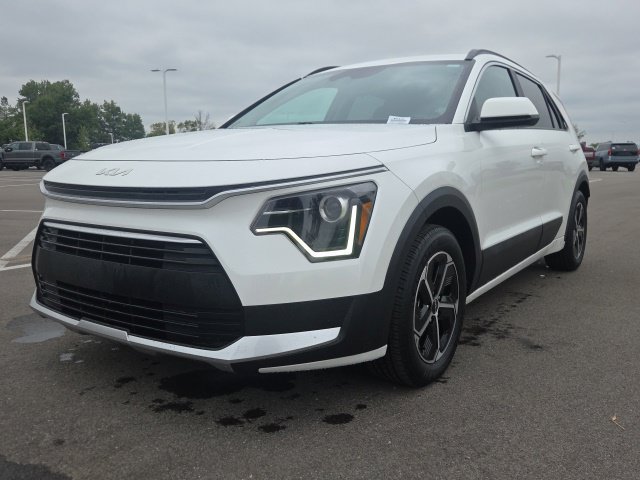 Used 2024 Kia Niro LX FWD image 2