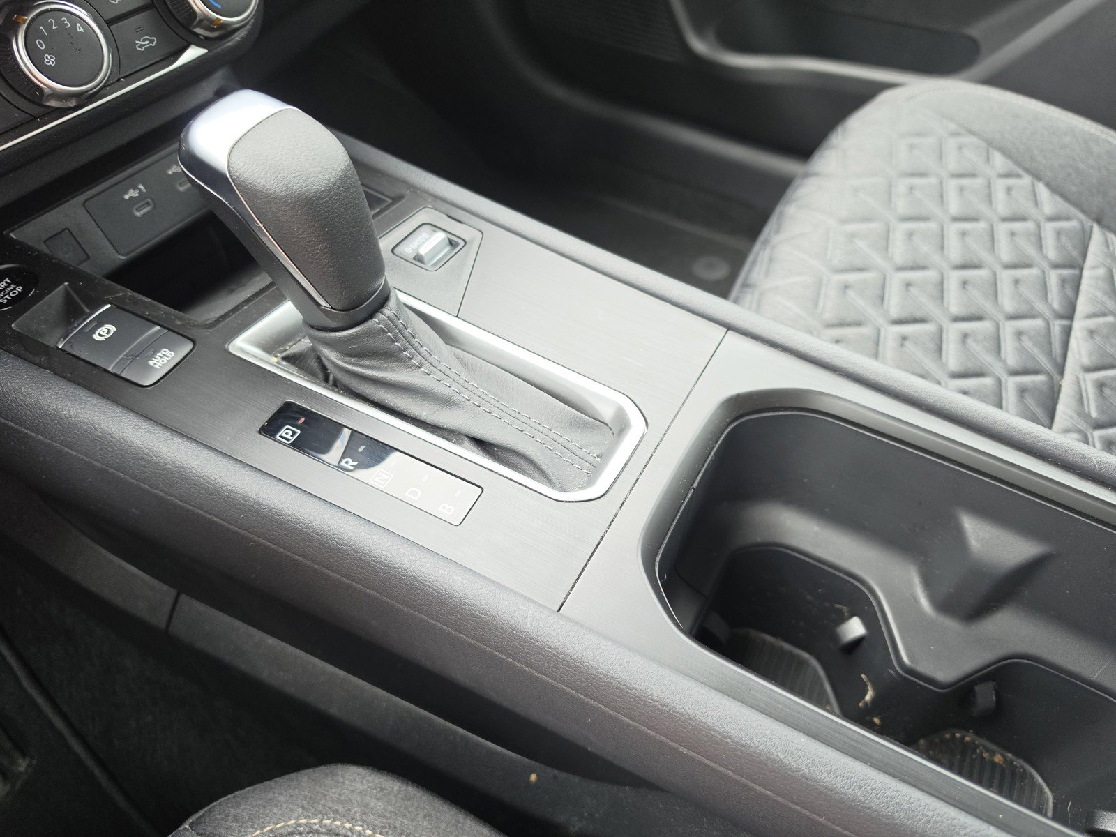 Used 2025 Nissan Kicks SV image 24