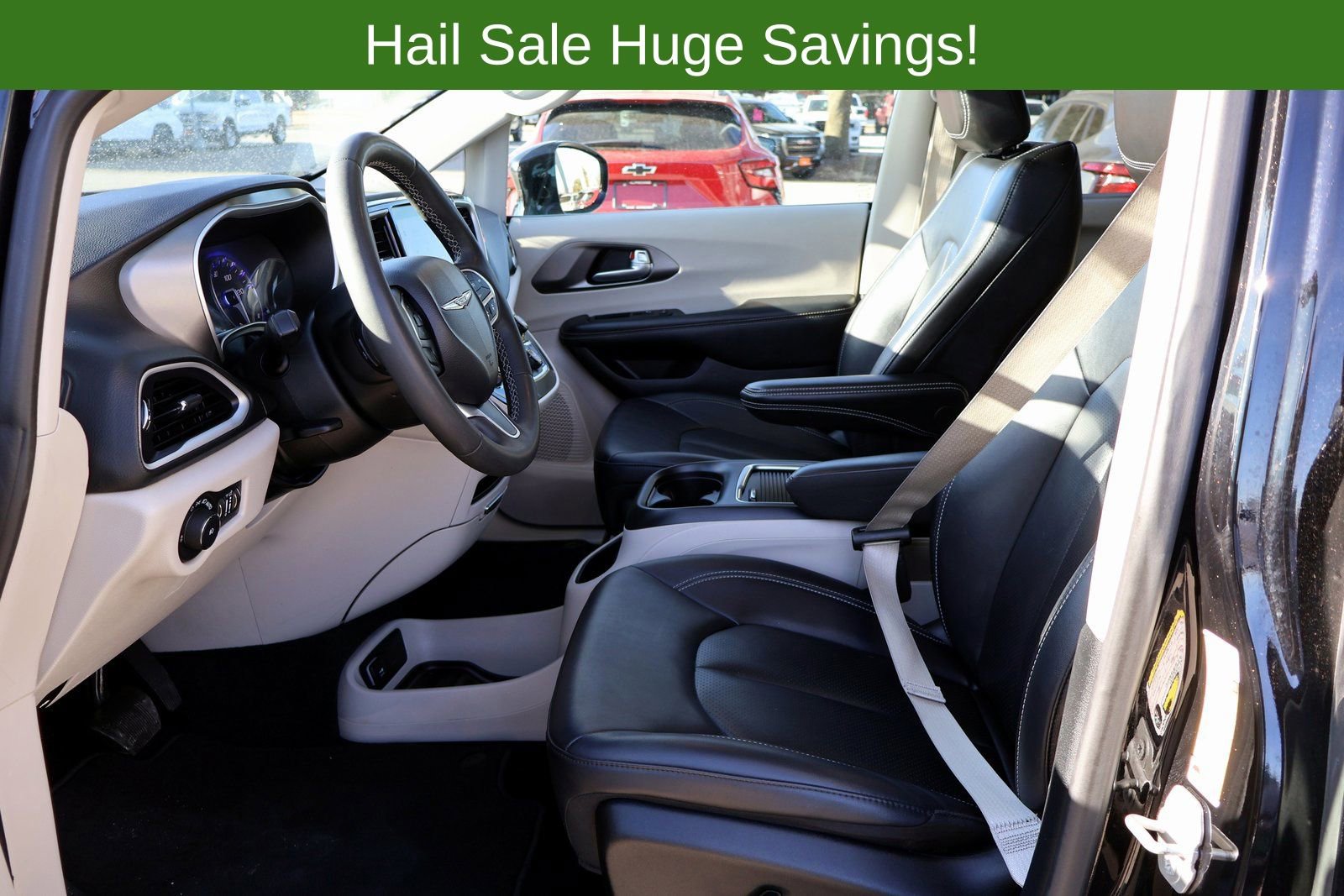 Used 2024 Chrysler Pacifica Touring-L FWD image 24