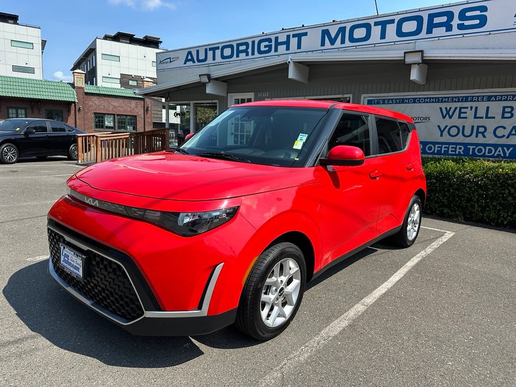 Used 2023 Kia Soul LX w/ LX Technology Package FWD image 1
