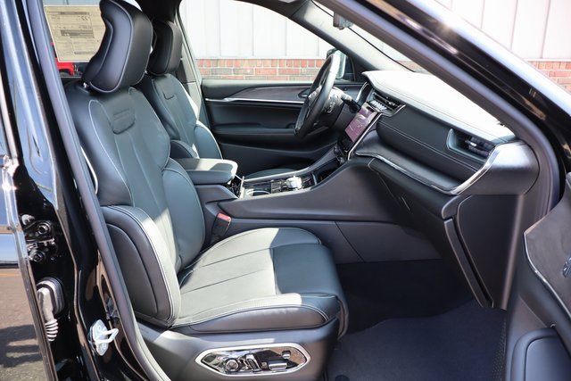 New 2025 Jeep Grand Cherokee Overland w/ Adv Protech Group III image 48