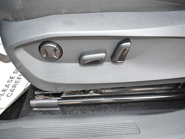 Used 2024 Volkswagen Tiguan SE image 11