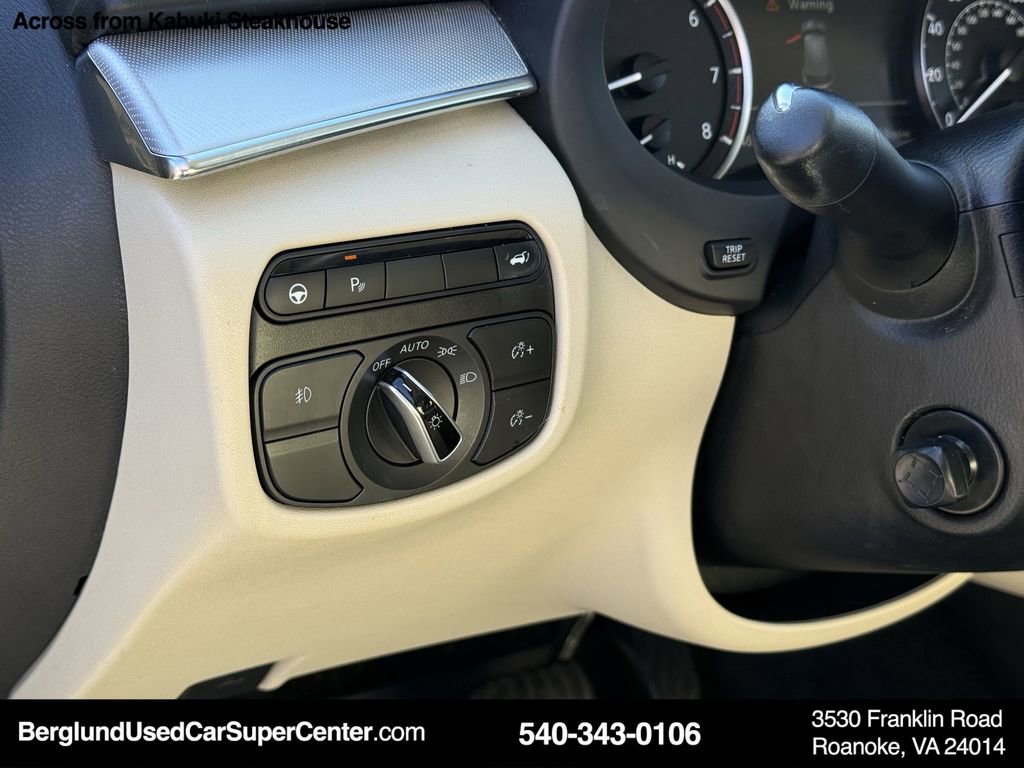 Used 2021 INFINITI QX50 Essential w/ Convenience Package image 18