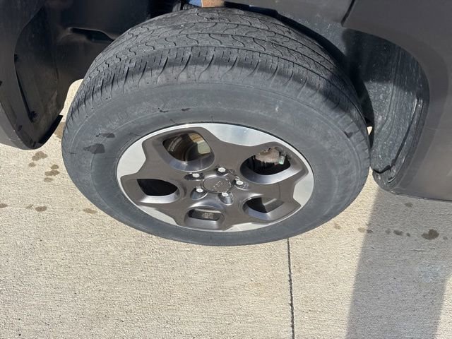 Used 2017 Jeep Renegade Sport w/ Power & Air Group image 21