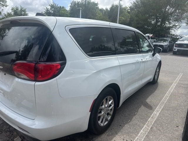 Used 2023 Chrysler Voyager LX FWD image 8