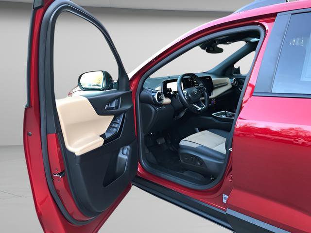 Used 2025 Chevrolet Equinox ACTIV image 15