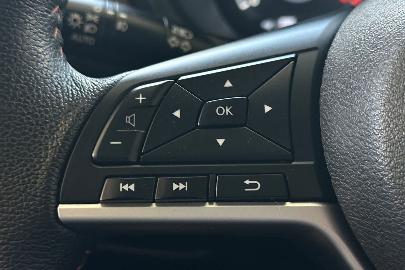 Used 2021 Nissan Kicks SR w/ Interior Electronics Package FWD image 31