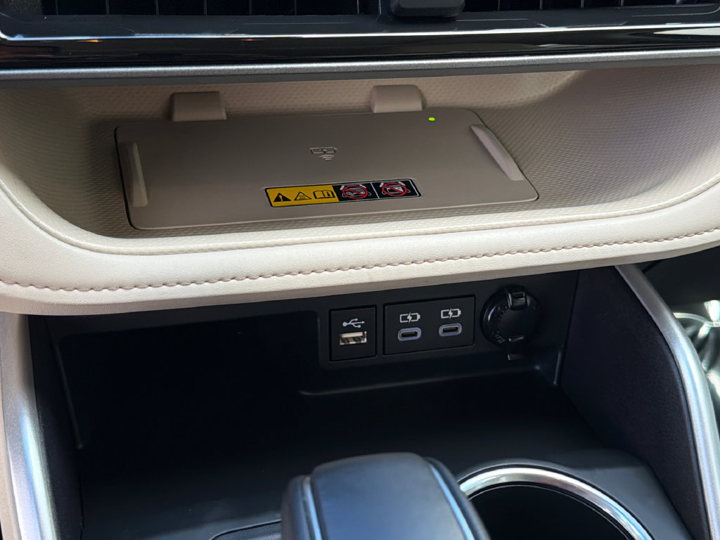 Used 2025 Toyota Highlander XLE AWD/4WD image 30