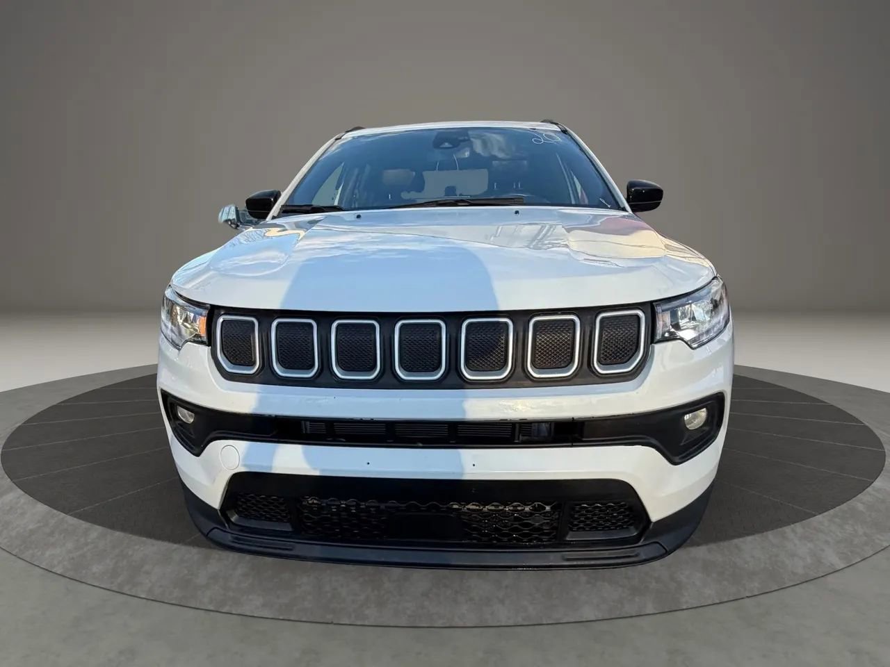 Used 2023 Jeep Compass Latitude image 2