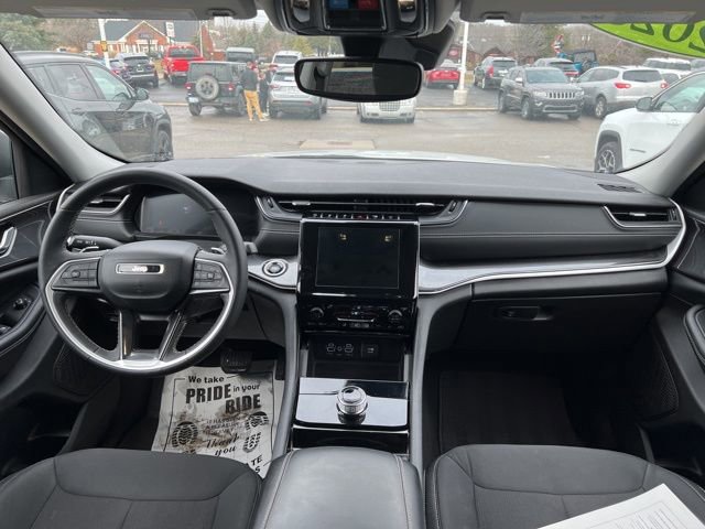 Certified 2023 Jeep Grand Cherokee Laredo w/ Luxury Tech Group I image 16