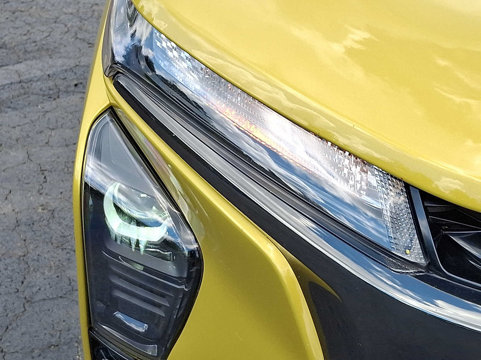 Used 2024 Chevrolet Trax RS w/ Sunroof Package FWD image 9