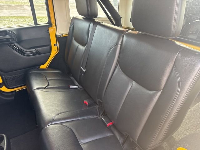 Used 2015 Jeep Wrangler Unlimited Sahara image 21