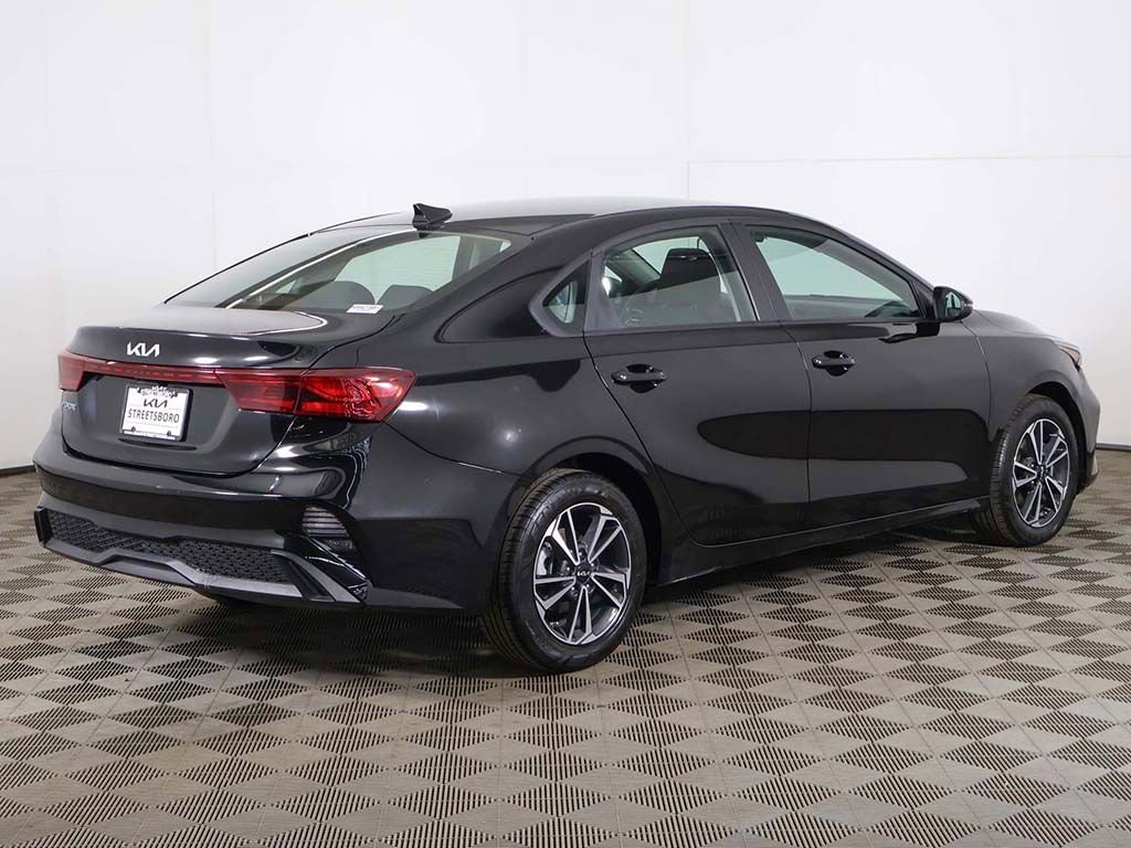 Used 2023 Kia Forte LXS w/ LXS Technology Package image 9