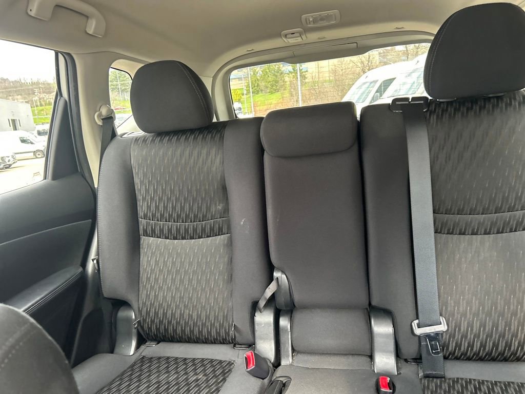 Used 2019 Nissan Rogue SV AWD/4WD image 16