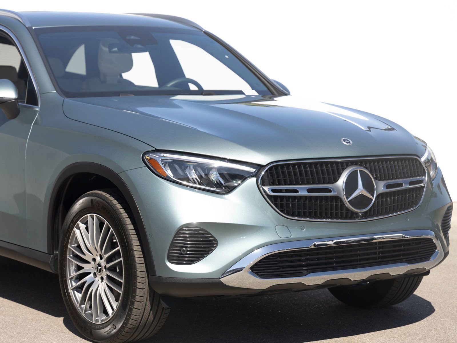 Used 2026 Mercedes-Benz GLC 300 image 3