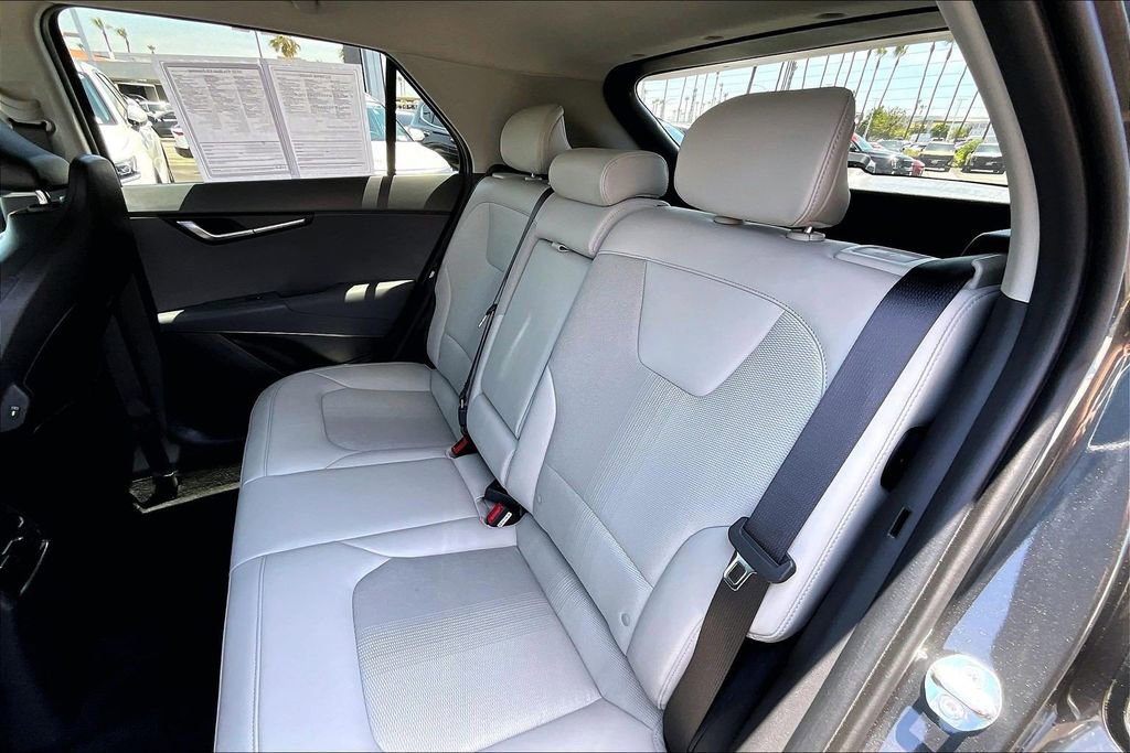 Used 2025 Kia Niro EX Touring FWD image 17