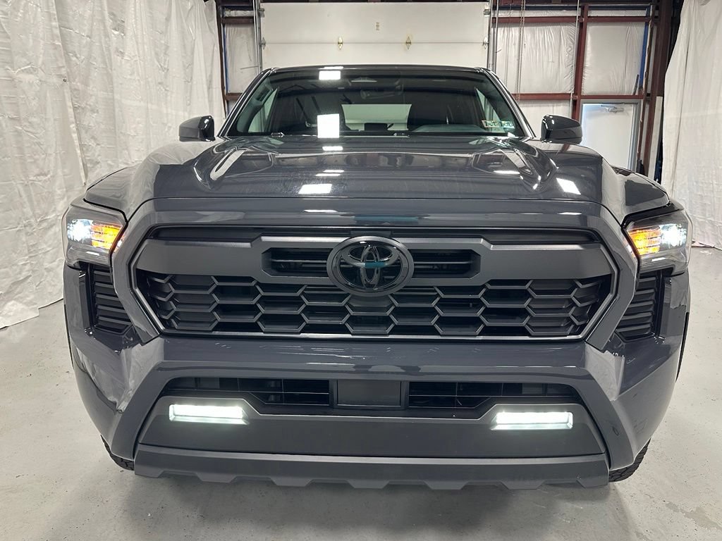 Used 2026 Toyota Tacoma TRD Off-Road AWD/4WD image 2