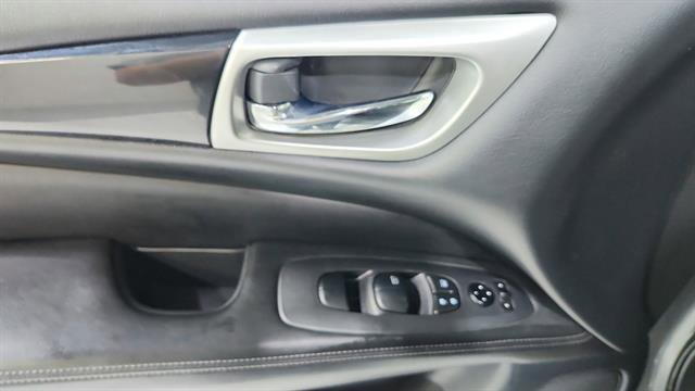 Used 2020 Nissan Pathfinder S FWD image 17