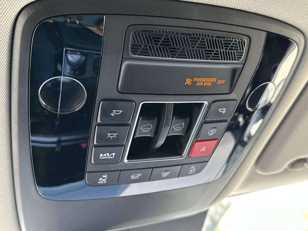 Certified 2025 Kia Carnival SX w/ SX Dark Edition Package FWD image 33
