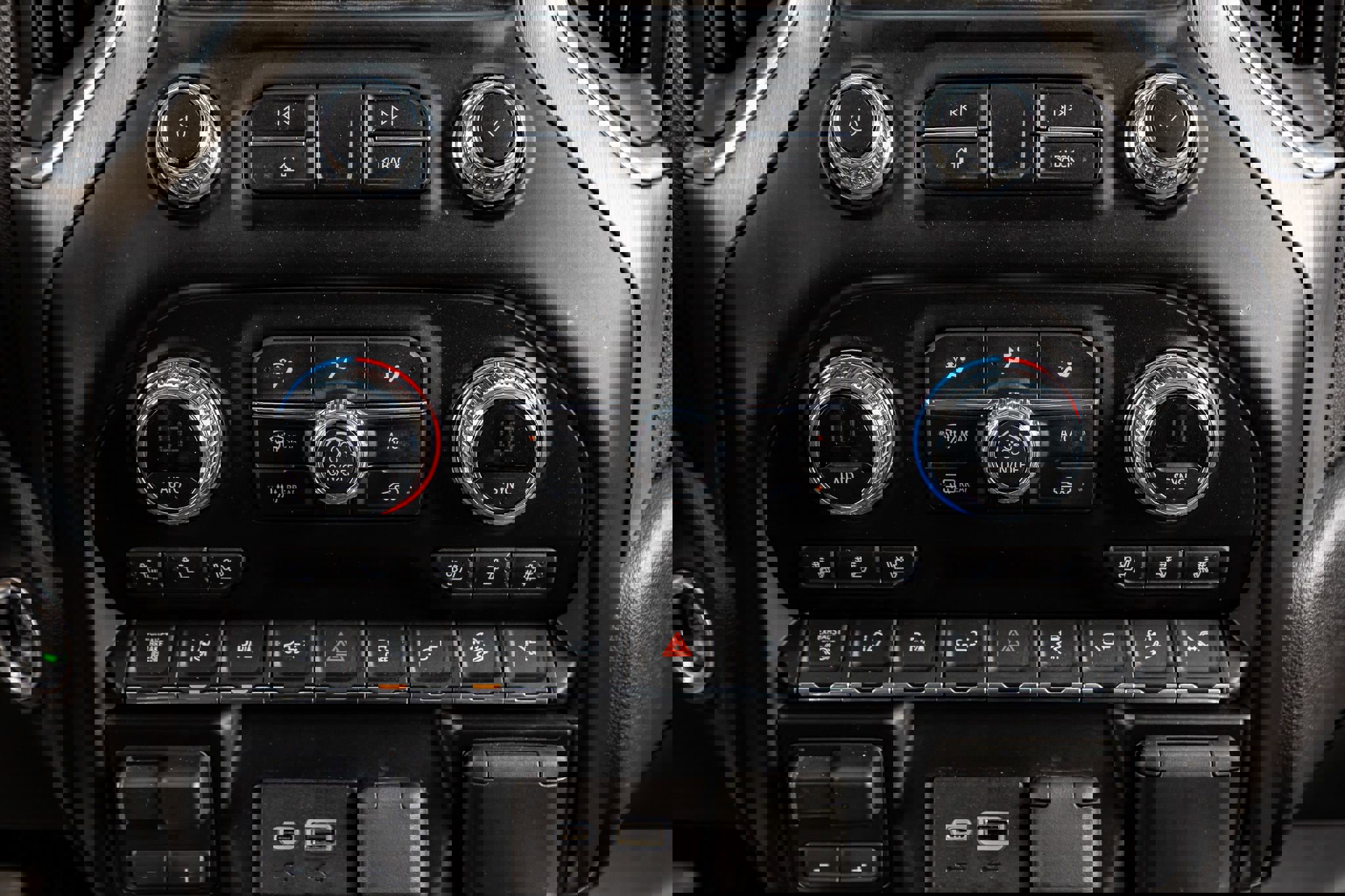 Used 2023 GMC Sierra 3500 Denali w/ Denali Black Diamond Edition image 26