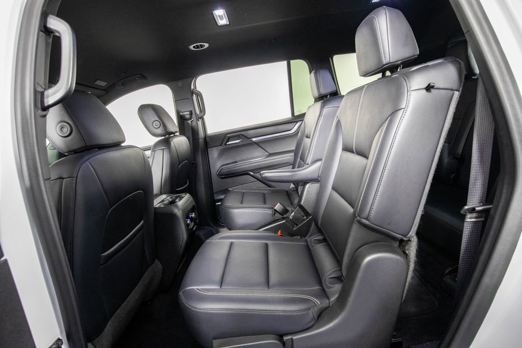 Used 2024 GMC Acadia Elevation image 10