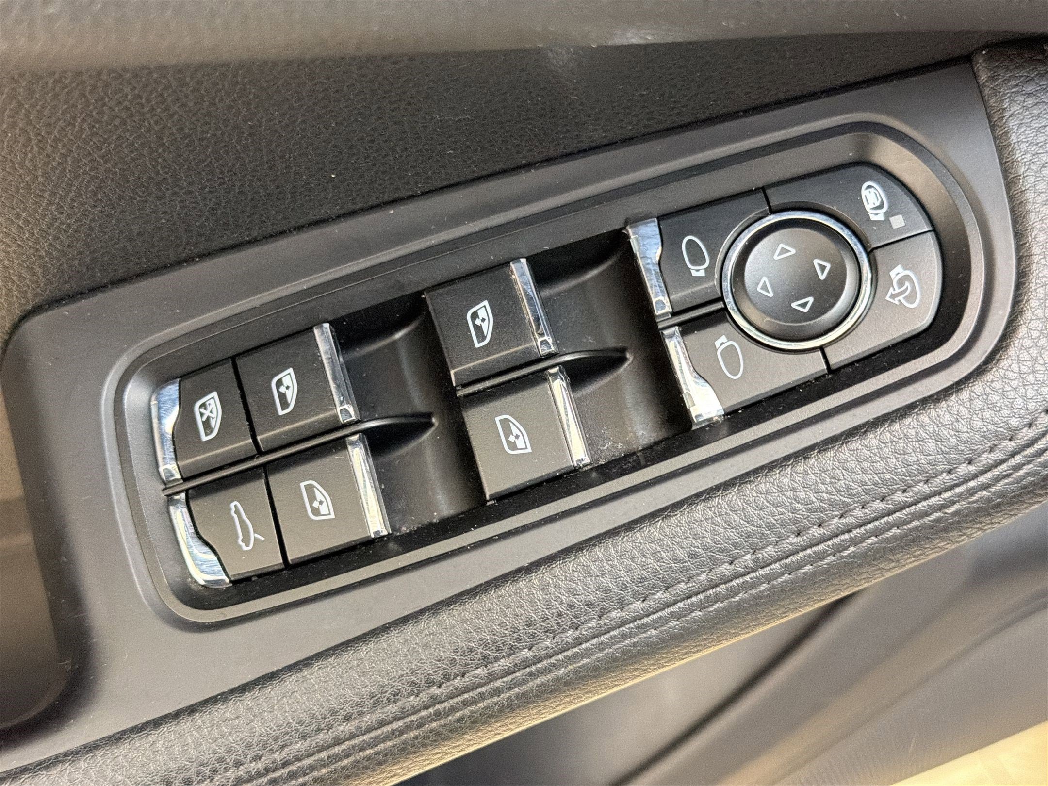 Used 2018 Porsche Macan AWD/4WD image 21