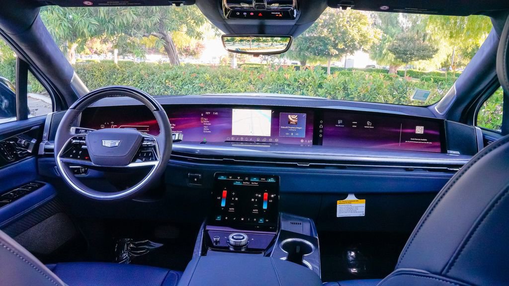 New 2025 Cadillac Escalade IQ Sport 2 w/ LPO, ONYX Package image 20