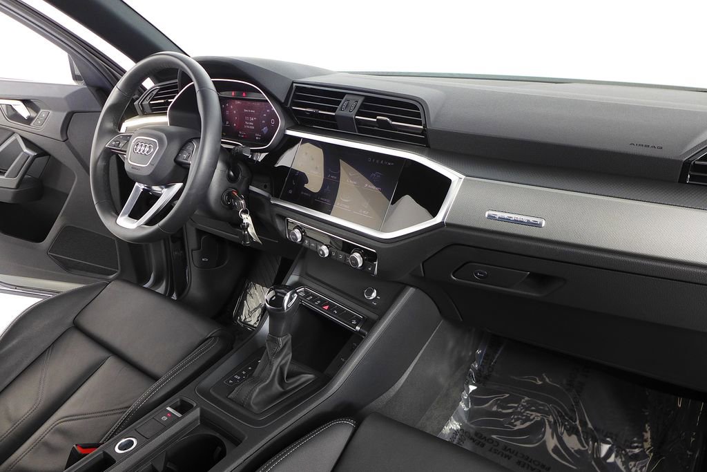 Used 2025 Audi Q3 2.0T Premium w/ Black Optic Sport Package image 13