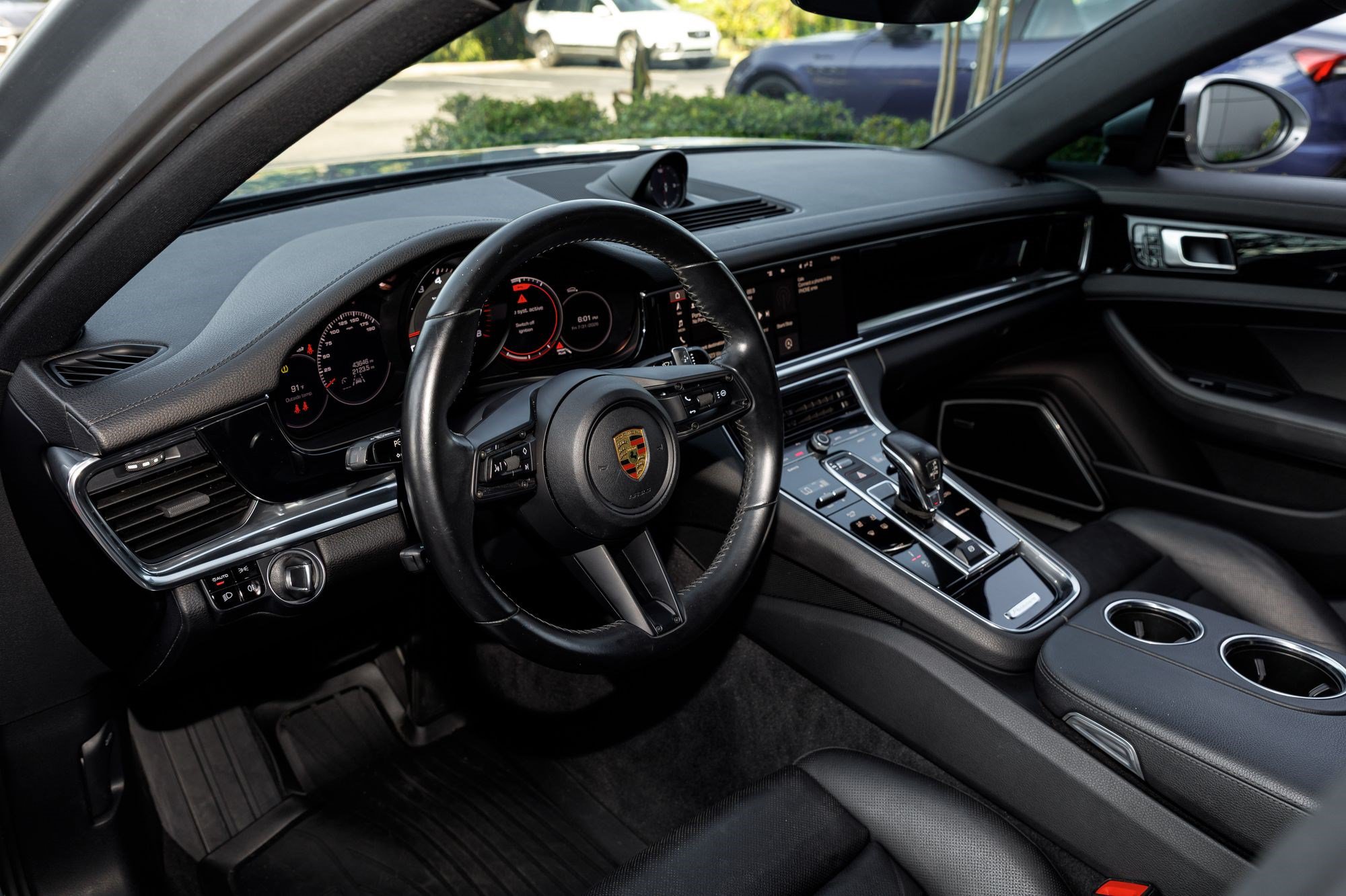 Used 2021 Porsche Panamera image 28