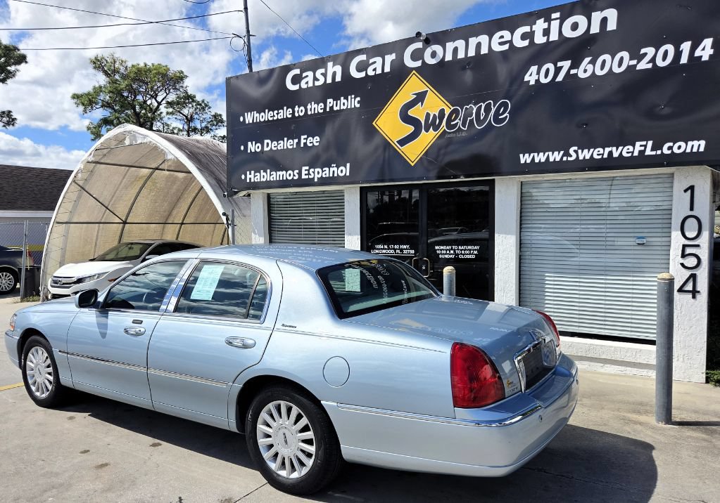 Used 2005 Lincoln Town Car Signature RWD image 8