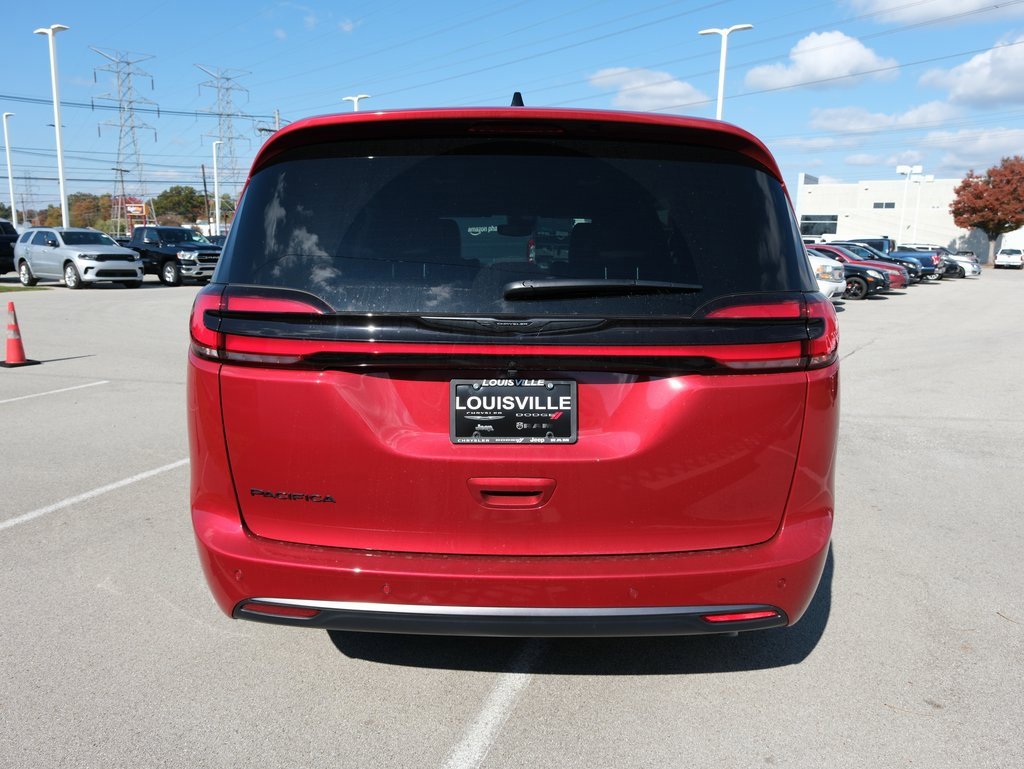New 2026 Chrysler Pacifica Select image 9